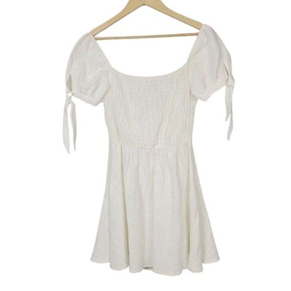 Le Rumi Bow Dress S White Seersucker Off Shoulder Tie Sleeve Smocked A-Line Mini - Picture 4 of 10